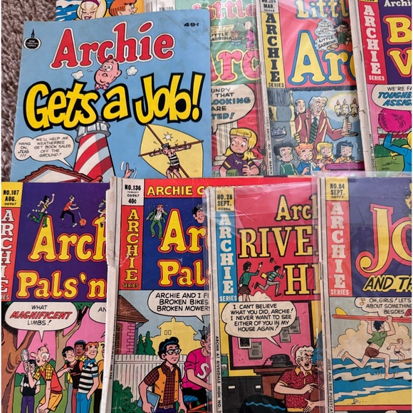 VINTAGE Archie Comic Books - Picture 7 of 8